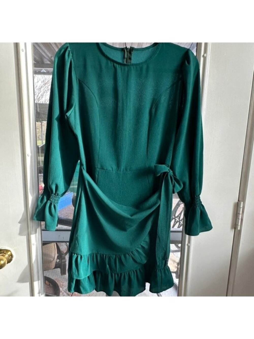 Vesti Green Sheath Dress with Ruched Waist and Ruffled Hem